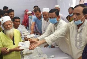 অসহায় মানুষের পাশে রেজাউল করিম চৌধুরী