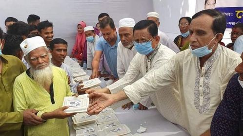 অসহায় মানুষের পাশে রেজাউল করিম চৌধুরী