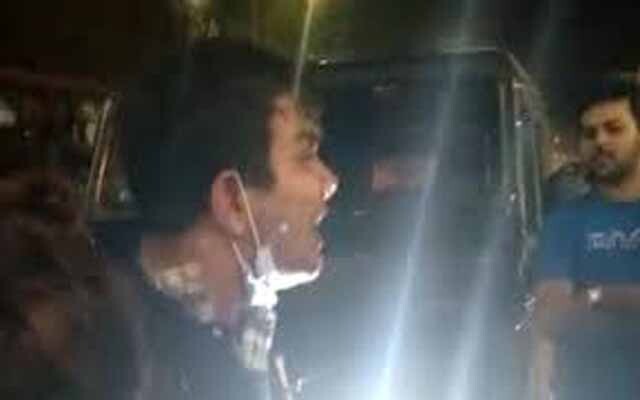 হাজী সেলিমের গাড়ি থেকে বেরিয়ে নৌবাহিনীর কর্মকর্তাকে মারধরের ভিডিও ভাইরাল