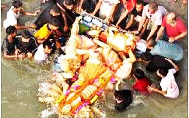 দেবী দুর্গা বিসর্জনে বিদায় নিলেন