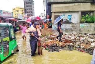 চট্রগ্রামে আর্বজনা অপসারণে সাবেক কাউন্সিলর মোরশেদ আখতার চৌধুরী, উন্নয়নে নিজেকে উৎসর্গ
