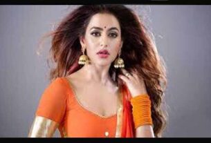 এবার ফরাসি ব্রান্ডের দামি ঘড়ি ফেলে দিলেন অভিনেত্রী নুসরাত ফারিয়া