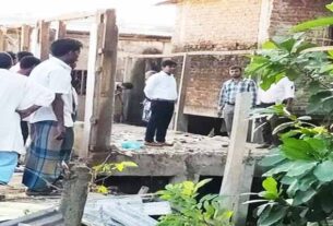 সন্দ্বীপ সেনের হাট খালের উপর অবৈধভাবে নির্মিত দোকান উচ্ছেদ