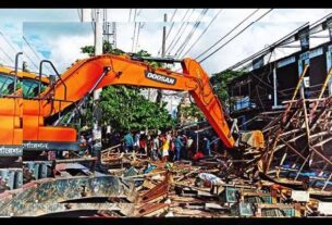 নালার উপর পণ্য রাখায় জরিমানা সহ কাঁচাবাজার উচ্ছেদ