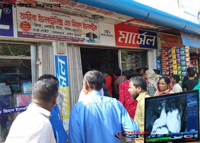 ছিন্নমুলে দোকান চুরির অভিযোগ, ক্ষতি হয়েছে লাখ টাকার মাল সহ নগদ অর্থঃ দৈনিক তাজা খবর।
