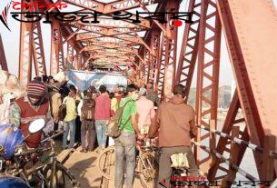 কালুরঘাট সেতুতে এই ভোগান্তির শেষ কবে হবেঃ দৈনিক তাজা খবর। 