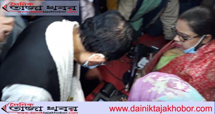 চসিক নির্বাচন, ভোট দিলেন আওয়ামী লীগের মেয়র প্রার্থী রেজাউল করিম চৌধুরীঃ দৈনিক তাজা খবর। 