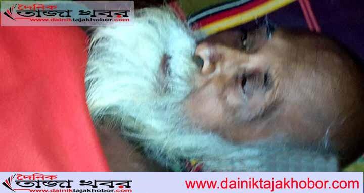 অসুস্থ বৃদ্ধ বাবাকে সড়কে ফেলে গেছেন তার সন্তান, হাসপাতালে ভর্তি করল পুলিশঃ দৈনিক তাজা খবর।
