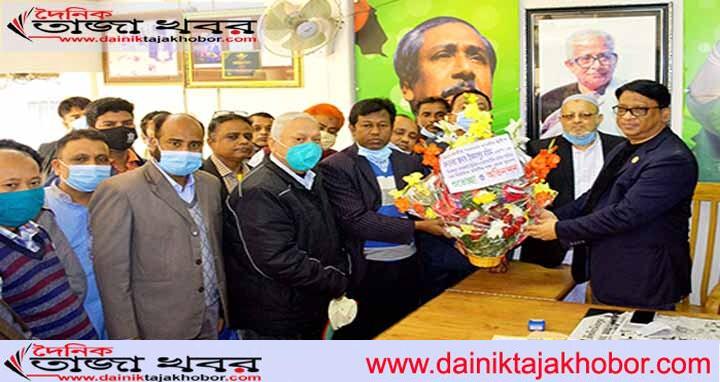 বঙ্গবন্ধুকন্যা শেখ হাসিনা বঙ্গবন্ধুর স্বপ্ন বাস্তবায়নে নিরলসভাবে কাজ করে যাচ্ছেন: দৈনিক তাজা খবর।