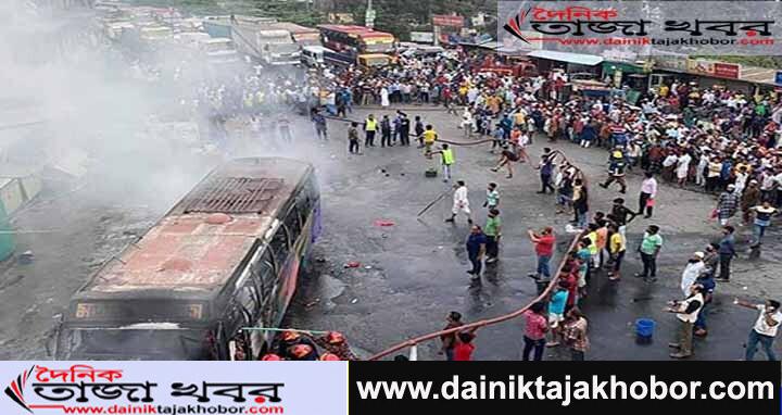 কুমিল্লার দাউদকান্দিতে বাসে অগ্নিকাণ্ডে ২ জনের মৃত্যু, দগ্ধ ২০ঃ দৈনিক তাজা খবর।