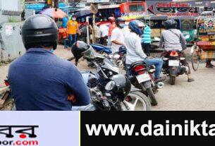 ট্রাফিকের মূল টার্গেট ছিল মোটর সাইকেল মোটর সাইকেলে দুজন যাত্রী দেখা গেলেই অ্যাকশনে গেছে ট্রাফিকঃ দৈনিক তাজা খবর। 