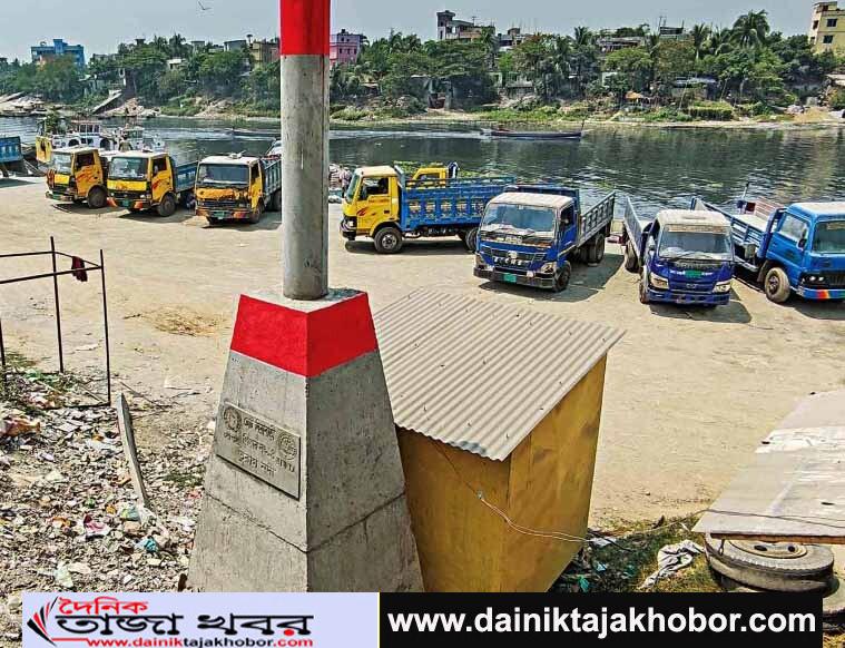 তুরাগের উপর ট্রাক স্ট্যান্ড: দৈনিক তাজা খবর।